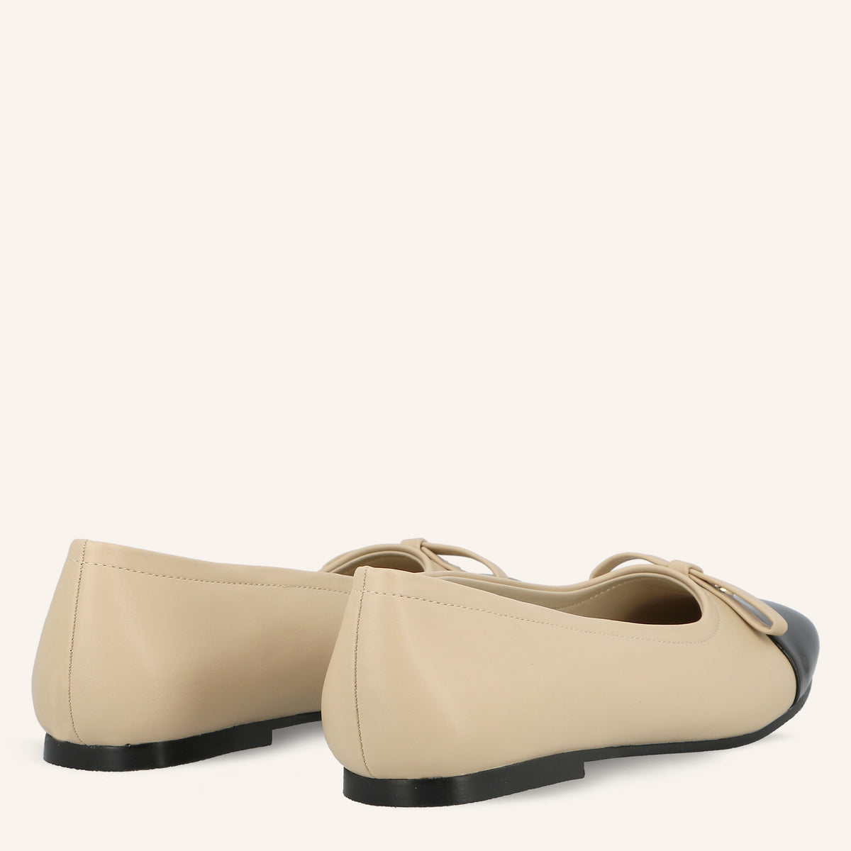 Ballerina Jasmine Beige e Nera con Punta in Vernice | Solo Soprani