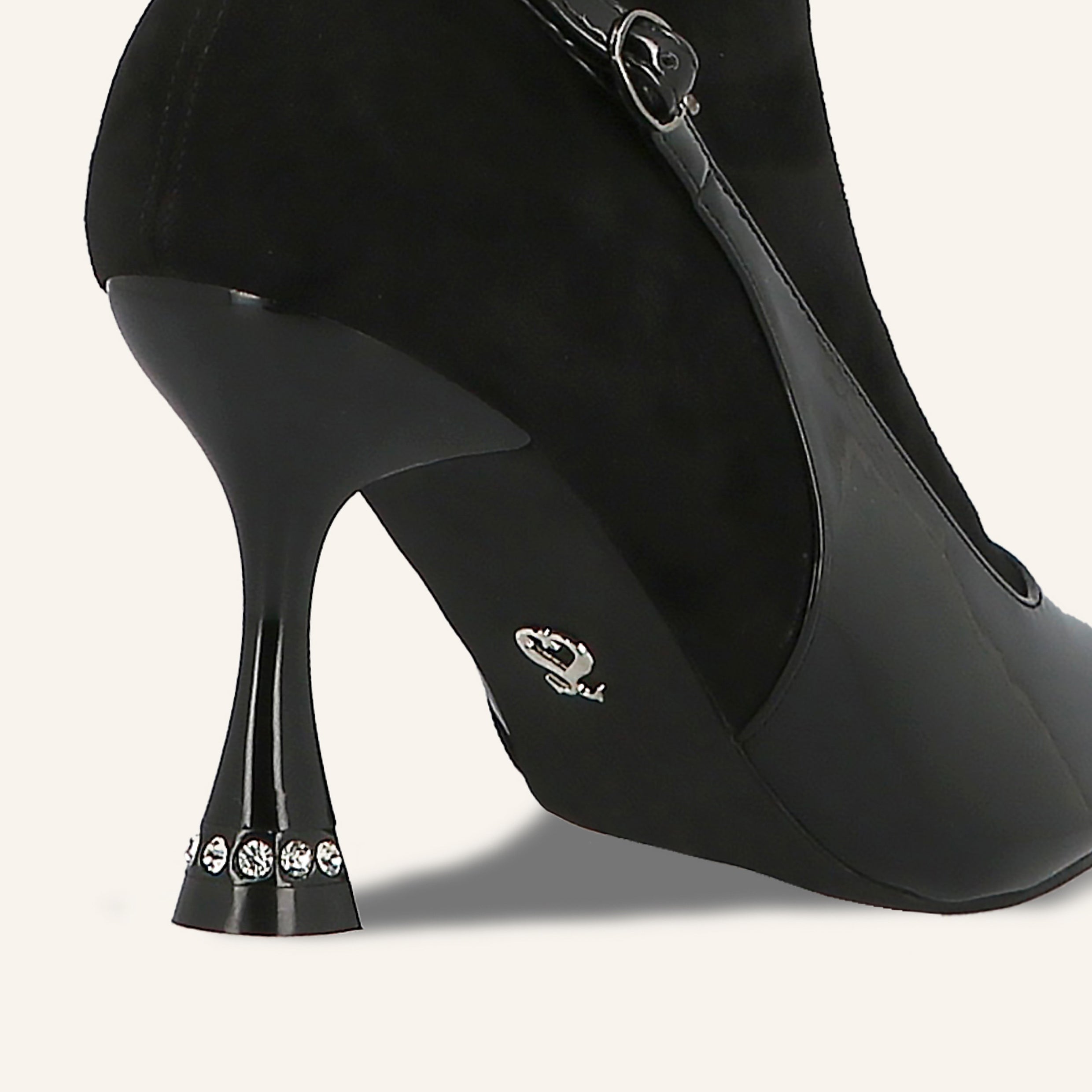 ELENA LORIA TOTAL BLACK