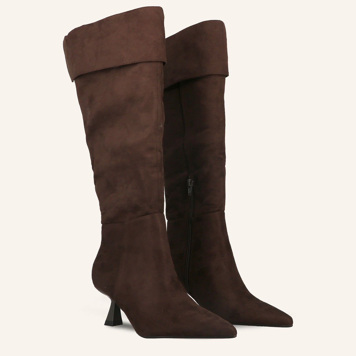 Stivale Helena in Suede Cioccolato con Risvolto | Solo Soprani