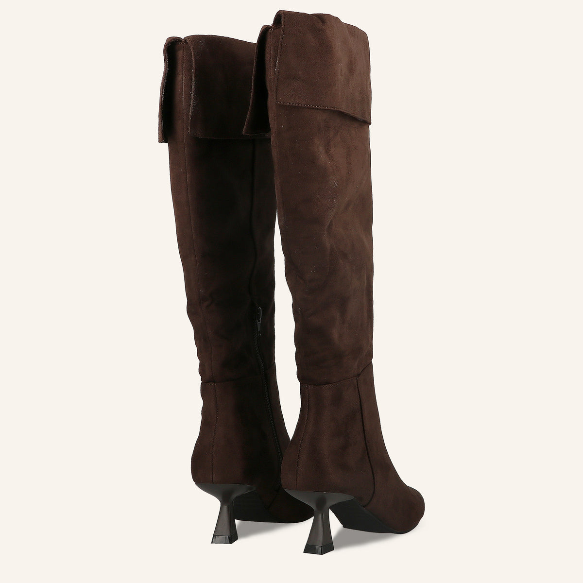 Stivale Helena in Suede Cioccolato con Risvolto | Solo Soprani
