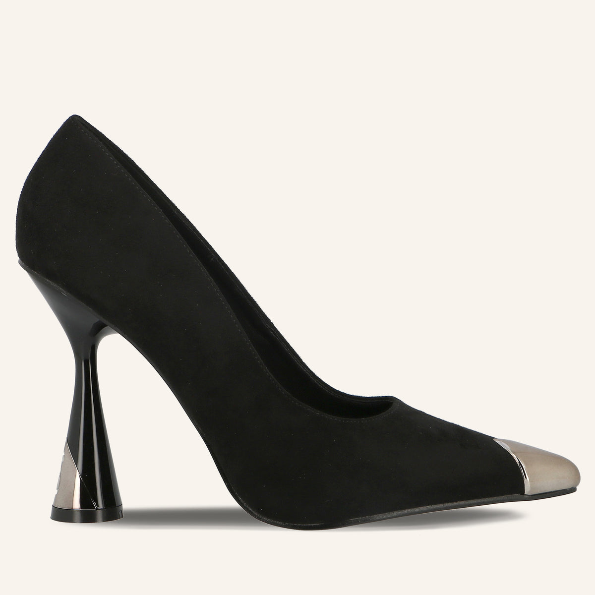 Décolleté Romy Nero in Camoscio con Puntale Metallico | Solo Soprani